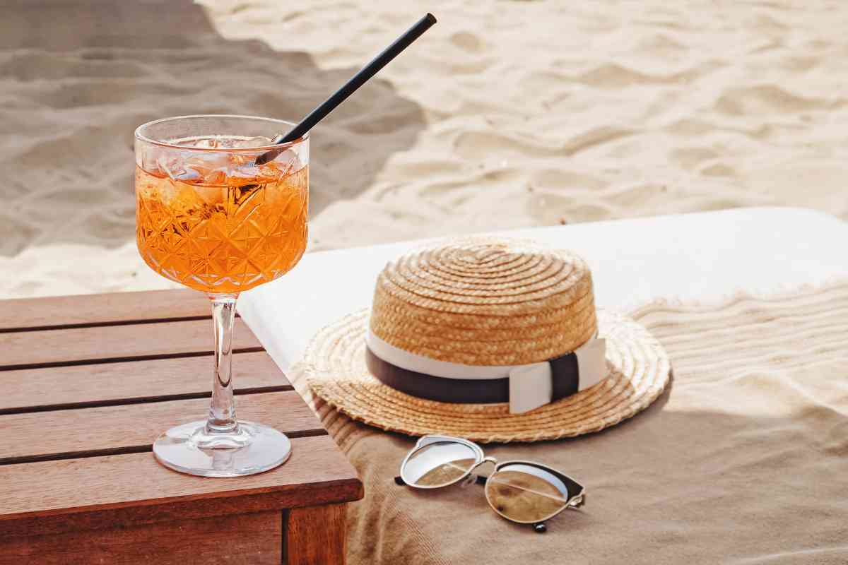 Aperitivo sulla spiaggia, i rischi che in pochi conoscono