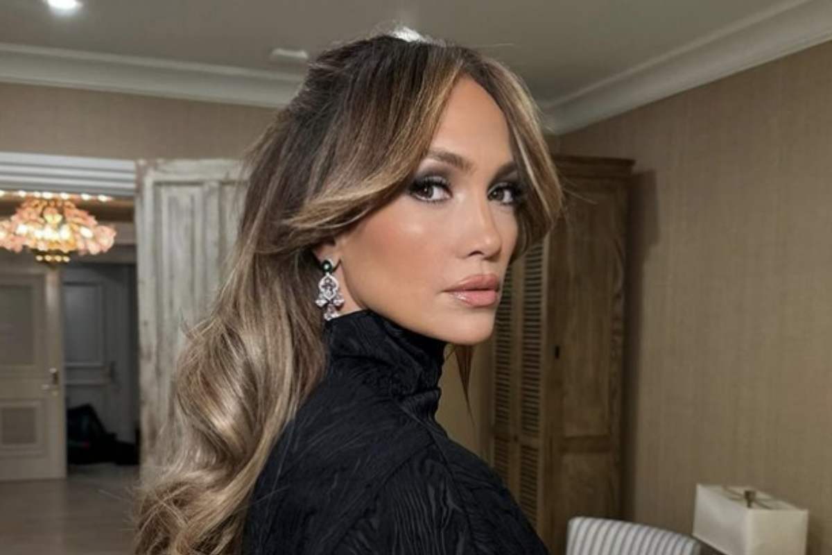 Jennifer Lopez, diversa, bellissima e virale anche senza trucco
