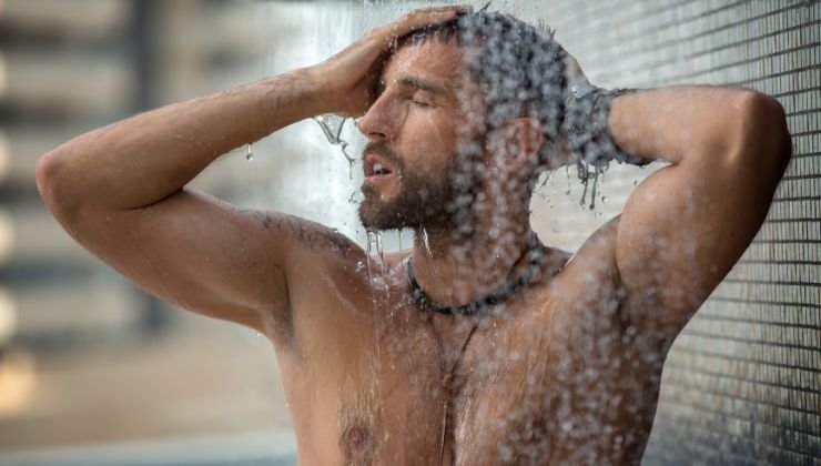 doccia, le abitudini dannose: quali sono
