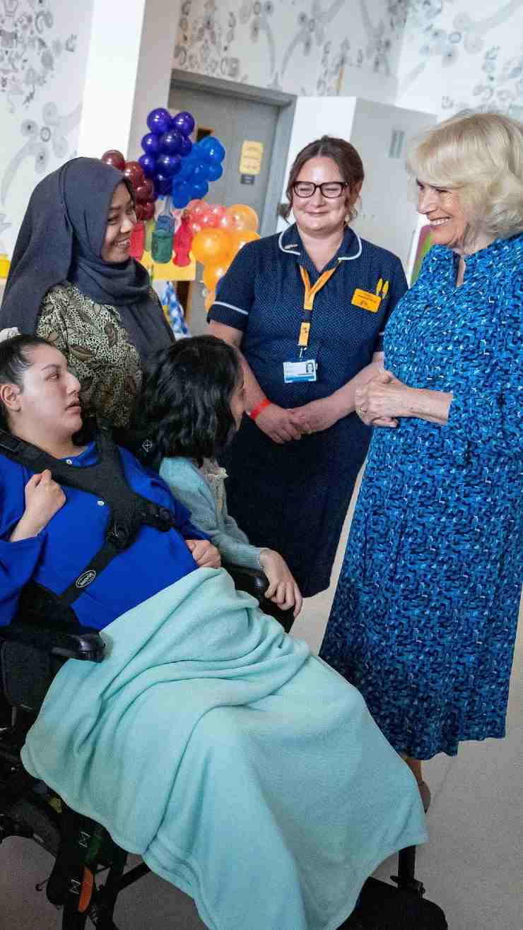Camilla ospedale gesto apprezzato famiglie infermieri 