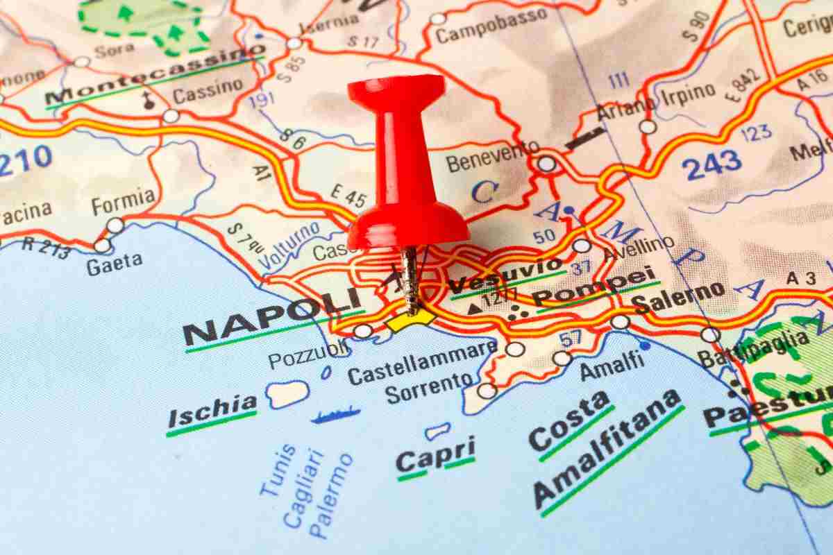 mappa che indica Napoli
