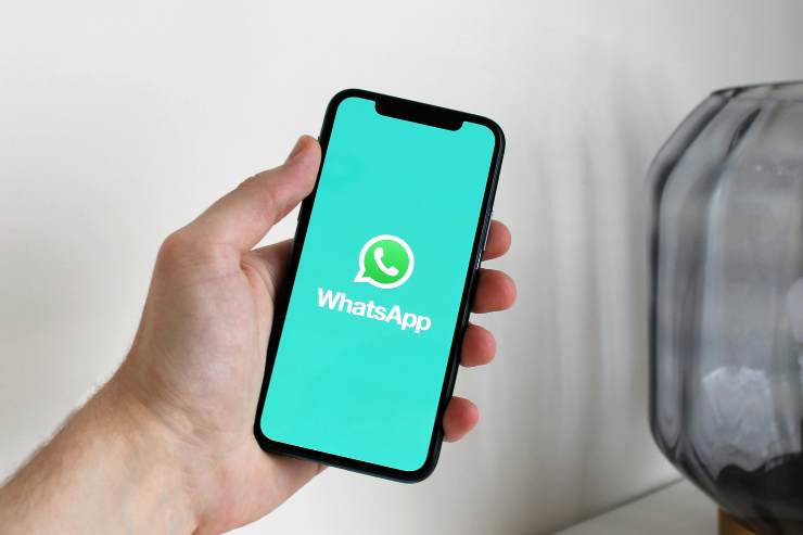 WhatsApp aggiornamento cambiano chat gruppi chiamate