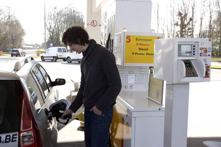 Olanda chiusura delle stazioni di benzina