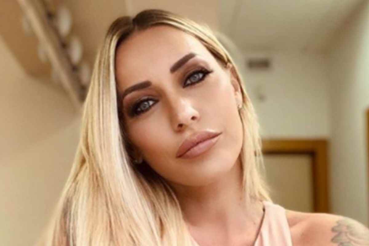 Karina Cascella critica contro influencer